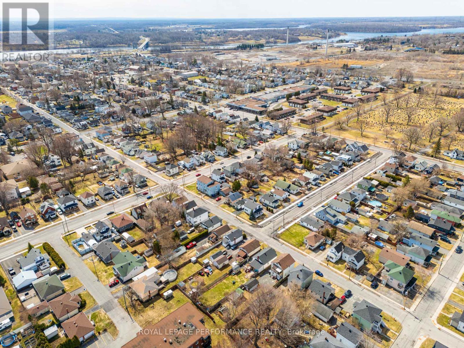 












4 LAUBER AVENUE

,
Cornwall,




Ontario
K6J2V9

