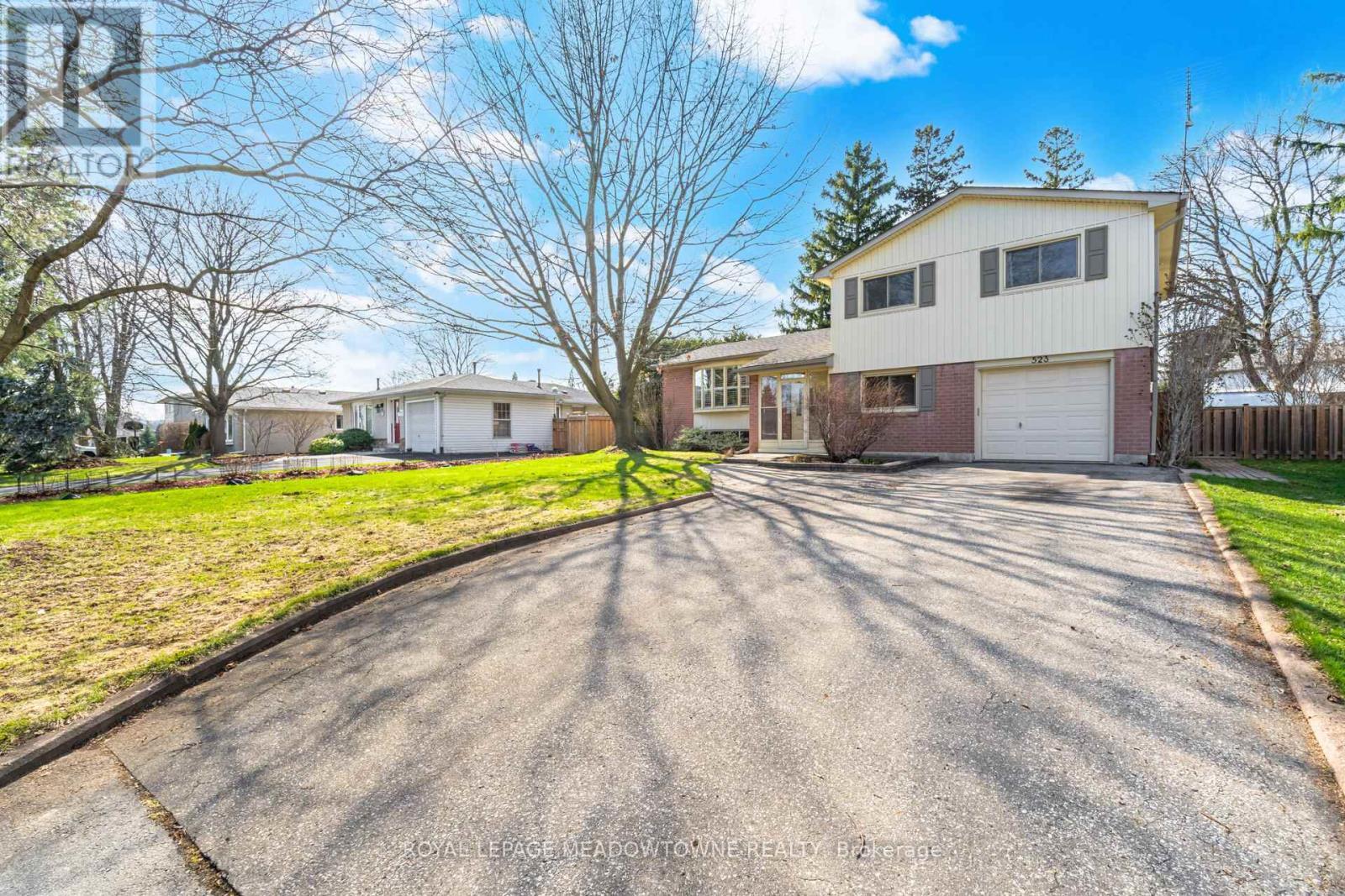 












523 TRAFALGAR COURT

,
Milton,




Ontario
L9T3A8


