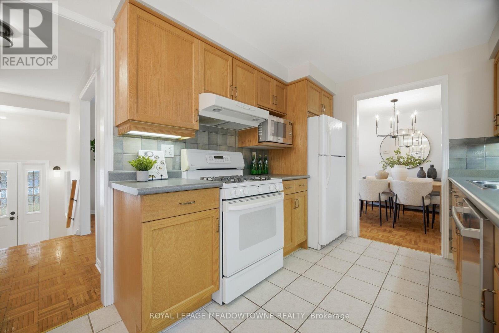 












523 TRAFALGAR COURT

,
Milton,




Ontario
L9T3A8

