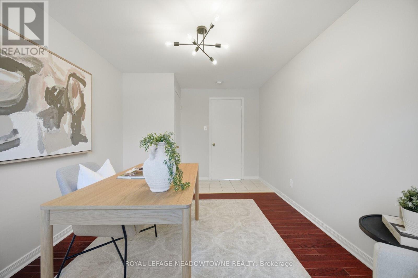












523 TRAFALGAR COURT

,
Milton,




Ontario
L9T3A8

