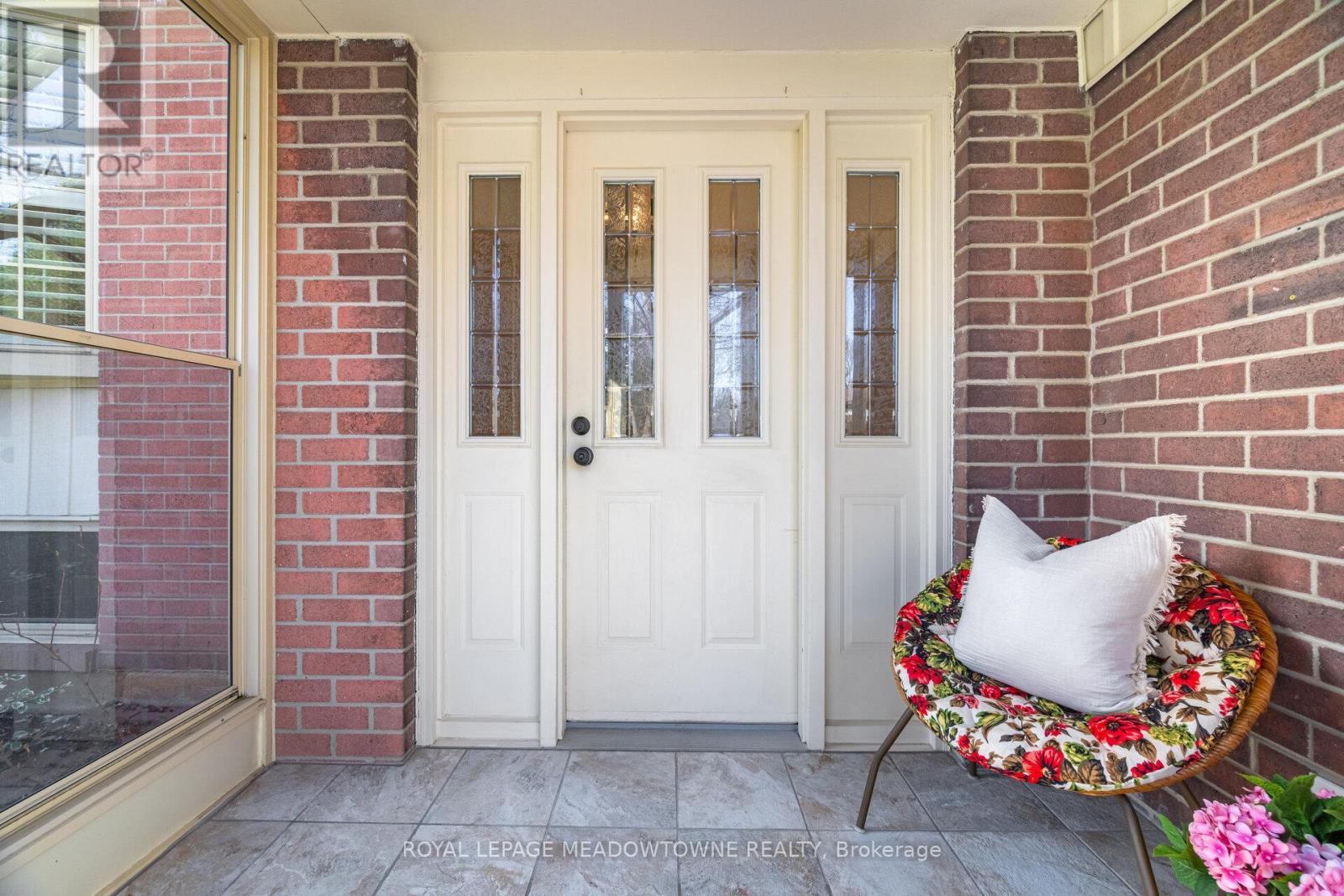 












523 TRAFALGAR COURT

,
Milton,




Ontario
L9T3A8

