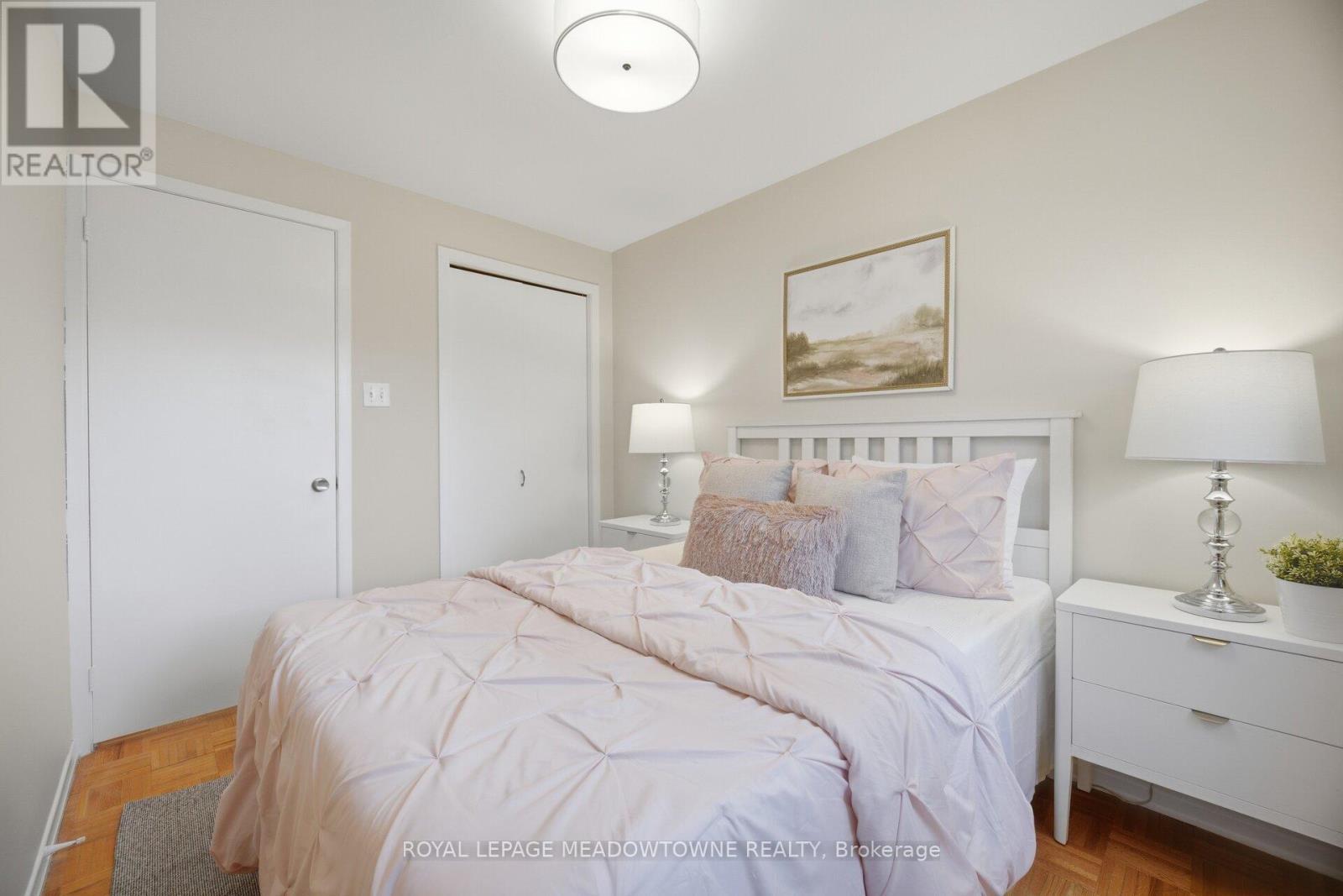 












523 TRAFALGAR COURT

,
Milton,




Ontario
L9T3A8

