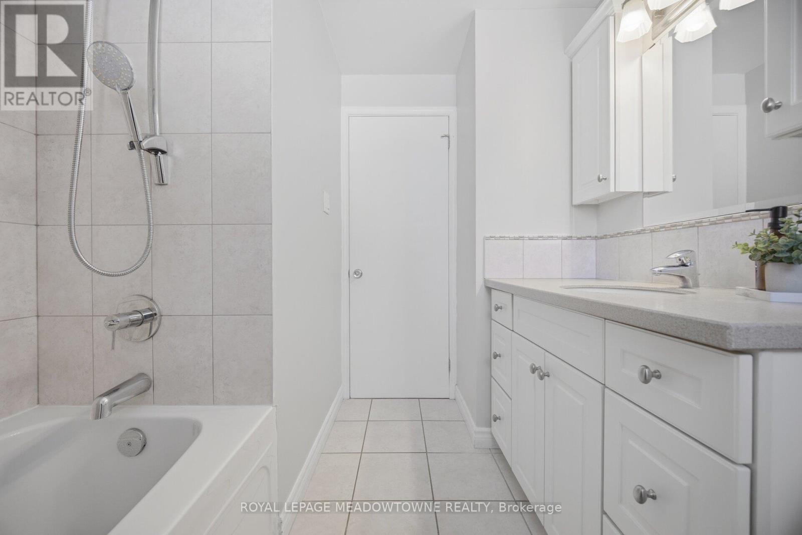 












523 TRAFALGAR COURT

,
Milton,




Ontario
L9T3A8

