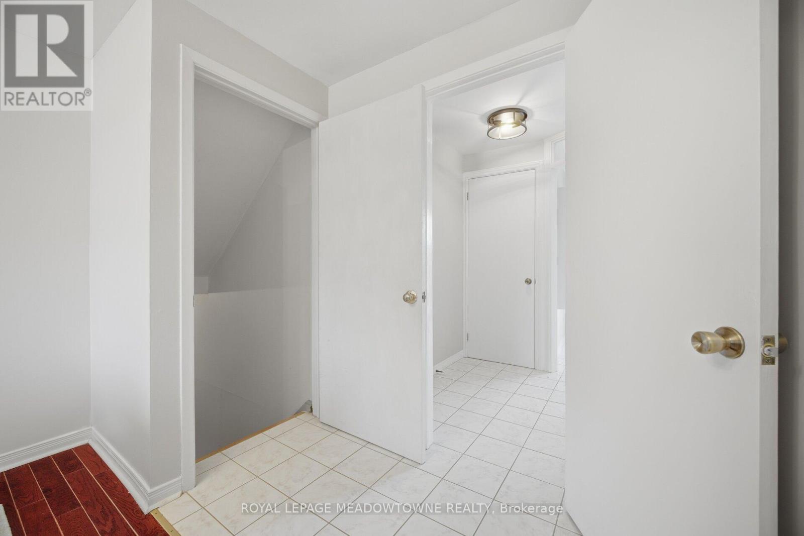 












523 TRAFALGAR COURT

,
Milton,




Ontario
L9T3A8

