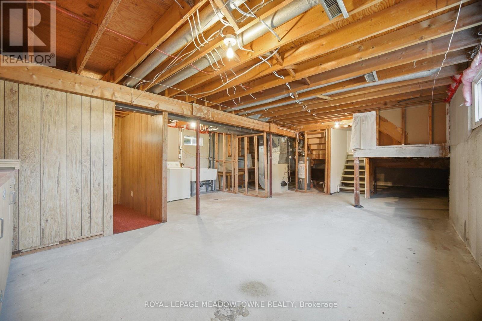 












523 TRAFALGAR COURT

,
Milton,




Ontario
L9T3A8

