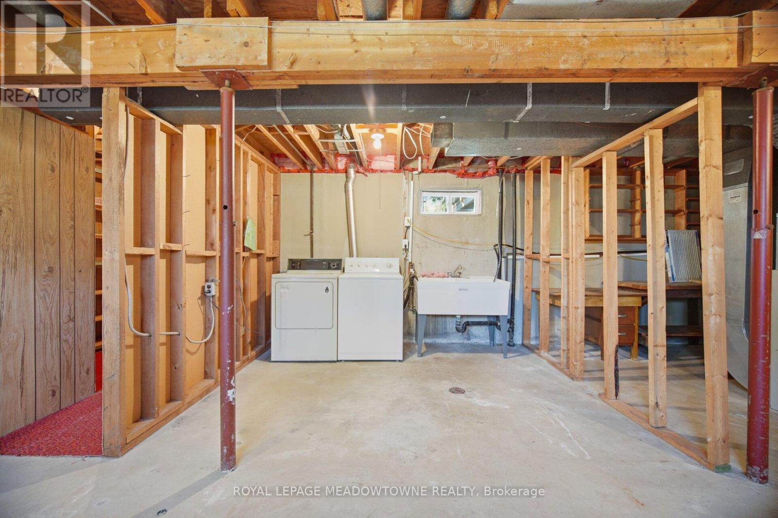 












523 TRAFALGAR COURT

,
Milton,




Ontario
L9T3A8

