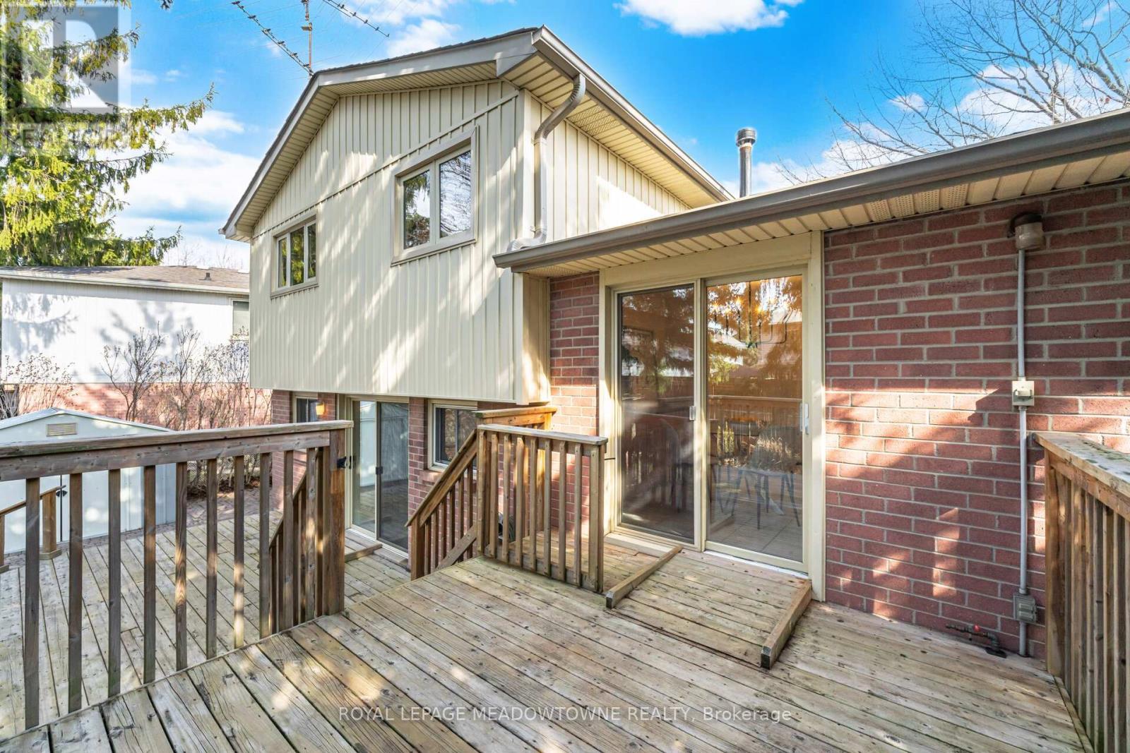 












523 TRAFALGAR COURT

,
Milton,




Ontario
L9T3A8

