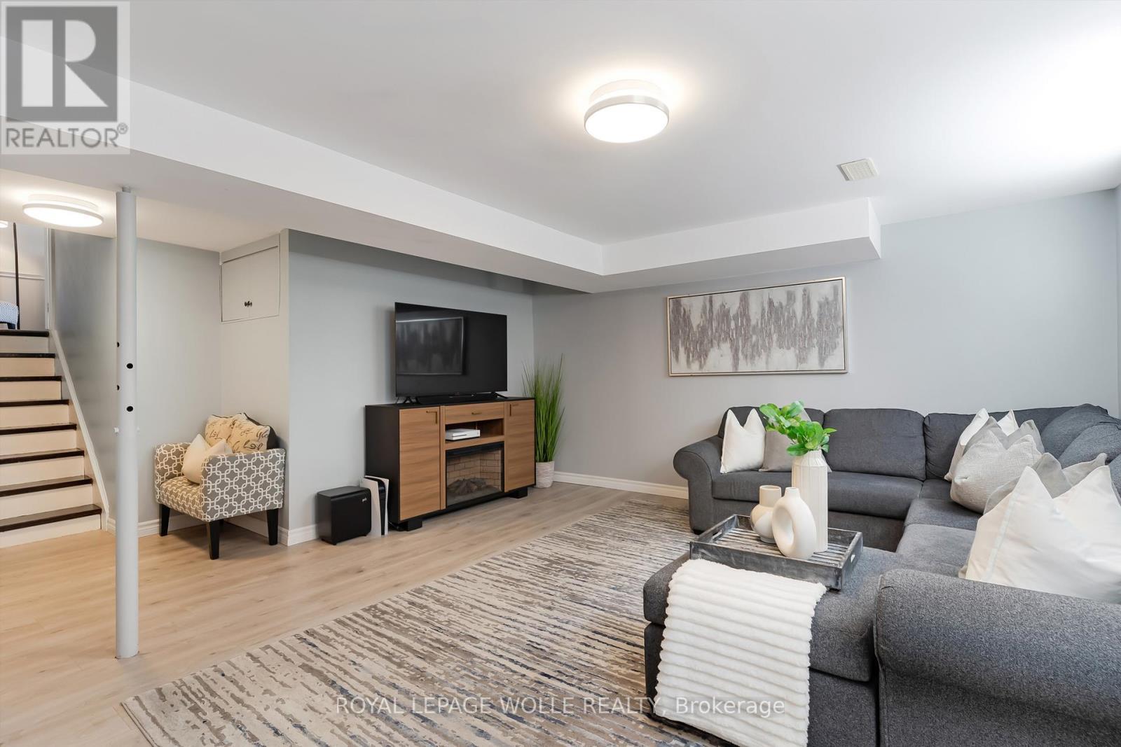 












86 MCGARRY DRIVE

,
Kitchener,




Ontario
N2N1A4

