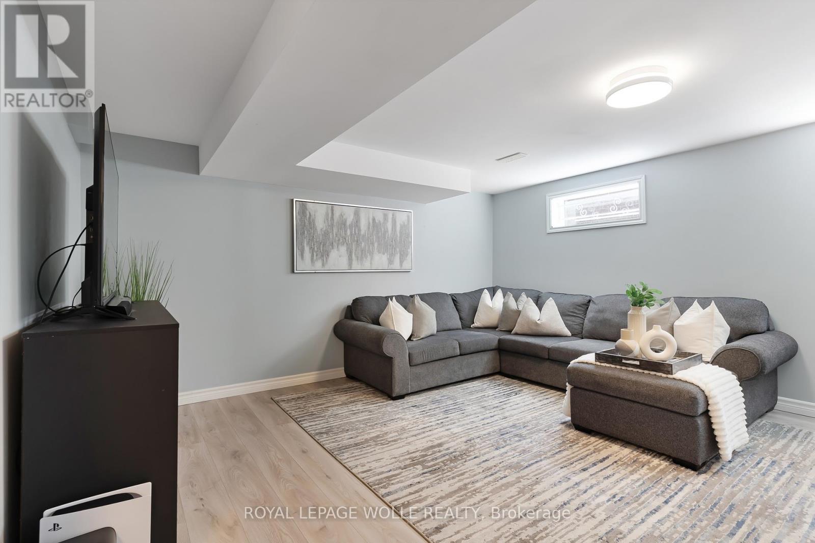 












86 MCGARRY DRIVE

,
Kitchener,




Ontario
N2N1A4

