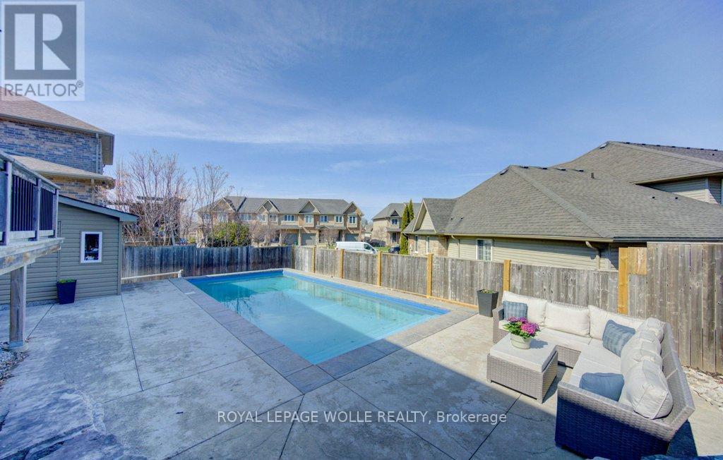 












414 ZELLER DRIVE

,
Waterloo,




Ontario
N2A0C7

