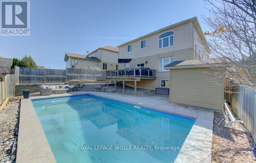 












414 ZELLER DRIVE

,
Waterloo,




Ontario
N2A0C7

