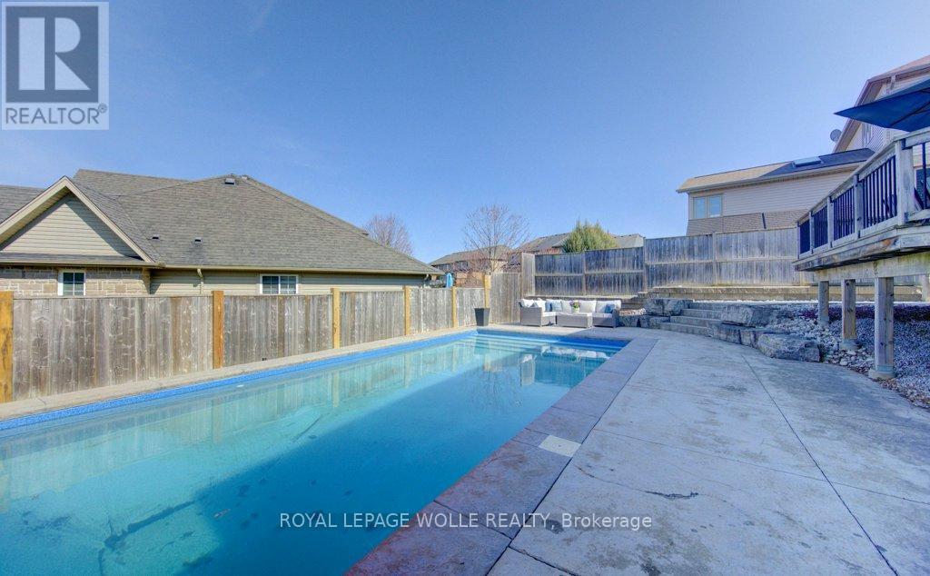 












414 ZELLER DRIVE

,
Waterloo,




Ontario
N2A0C7

