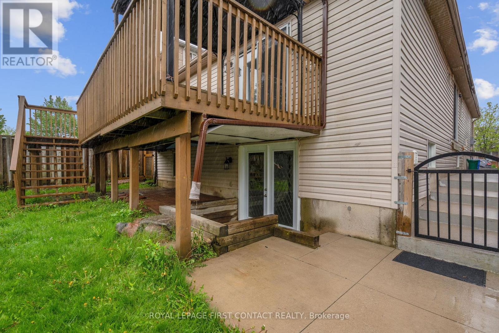 












16 WADDINGTON CRESCENT

,
Barrie,




Ontario
L4N8C8

