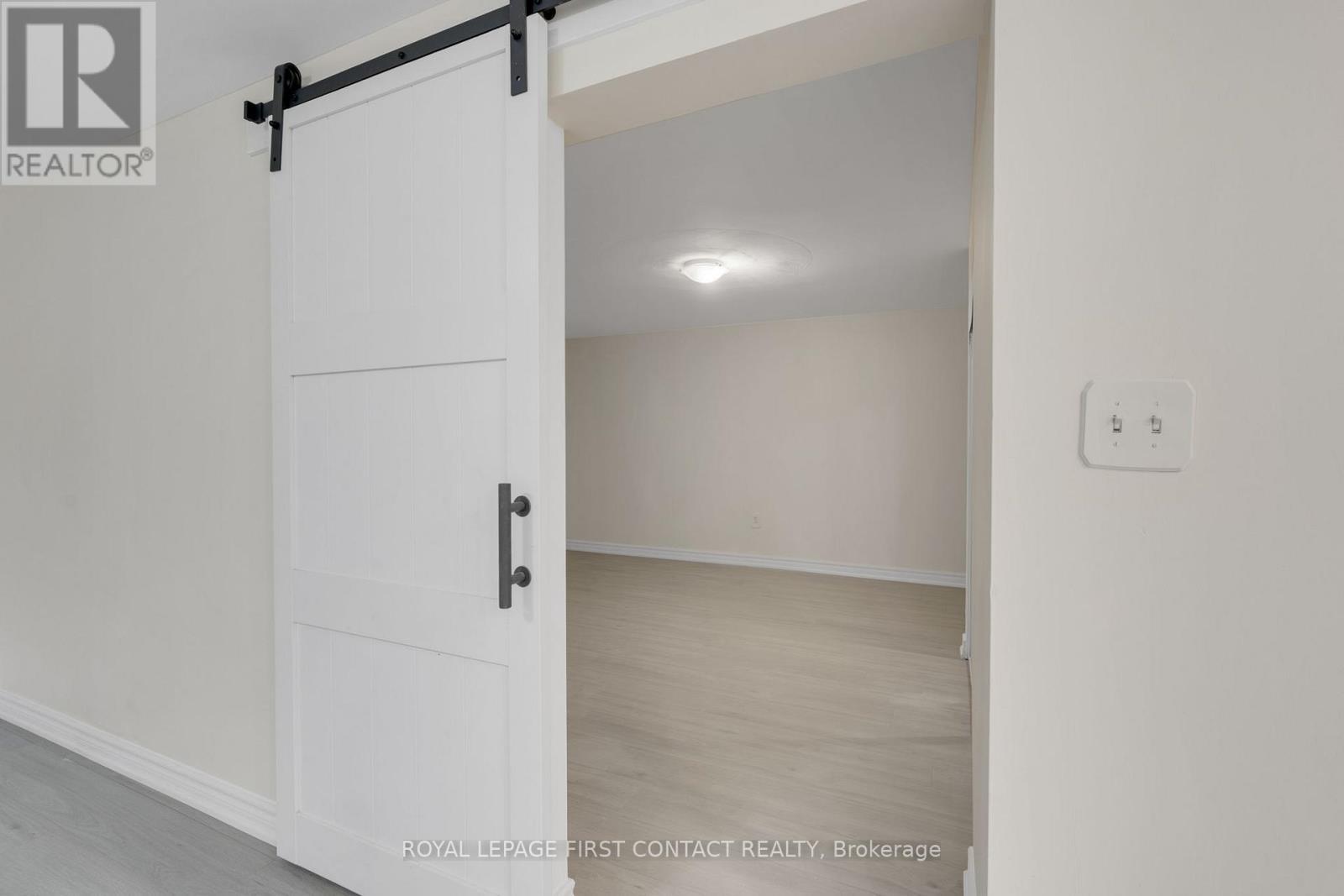 












16 WADDINGTON CRESCENT

,
Barrie,




Ontario
L4N8C8

