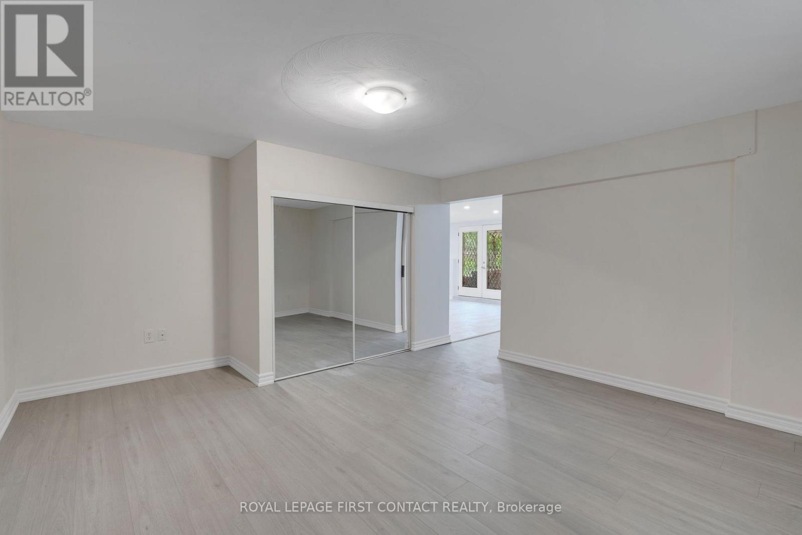 












16 WADDINGTON CRESCENT

,
Barrie,




Ontario
L4N8C8

