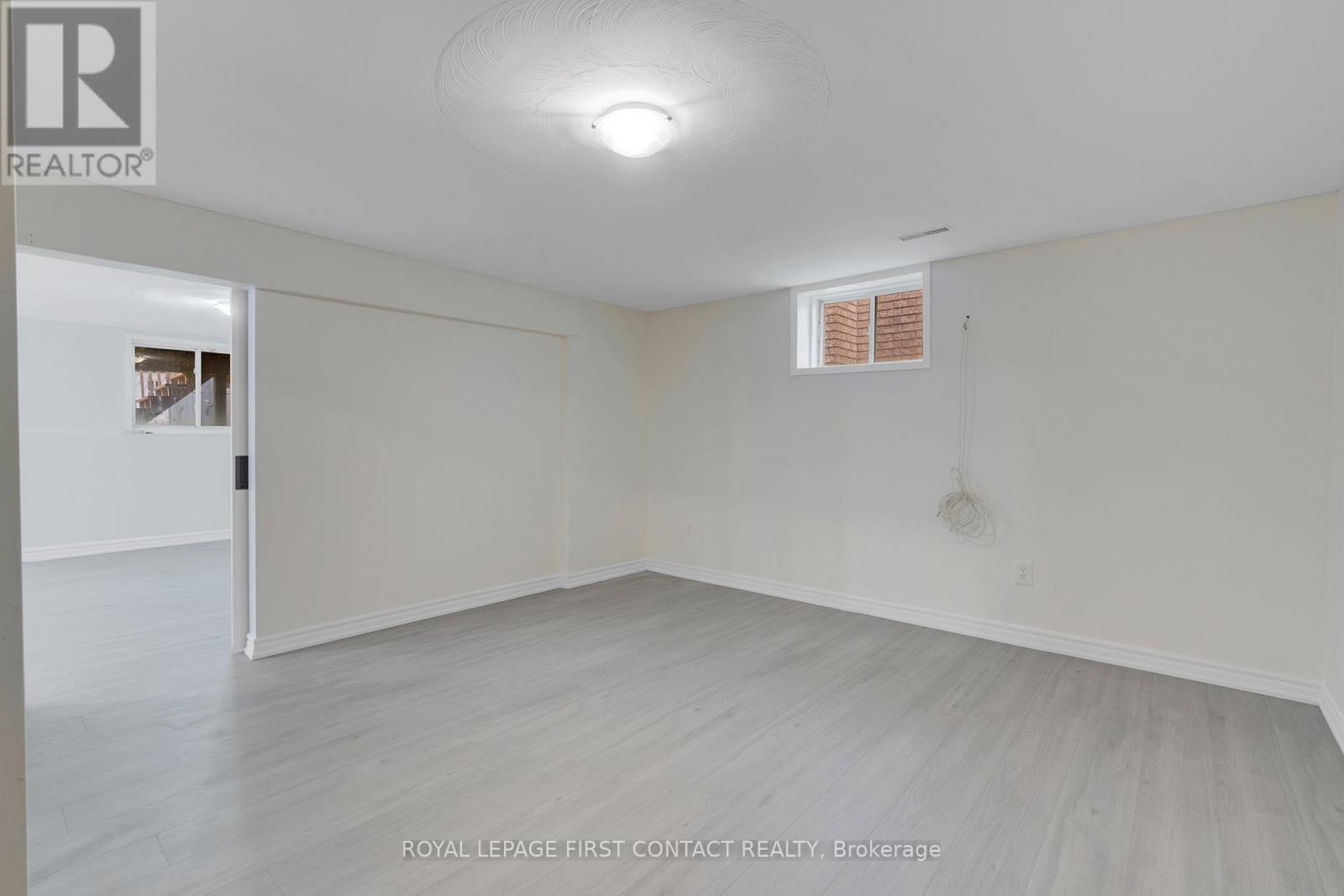 












16 WADDINGTON CRESCENT

,
Barrie,




Ontario
L4N8C8

