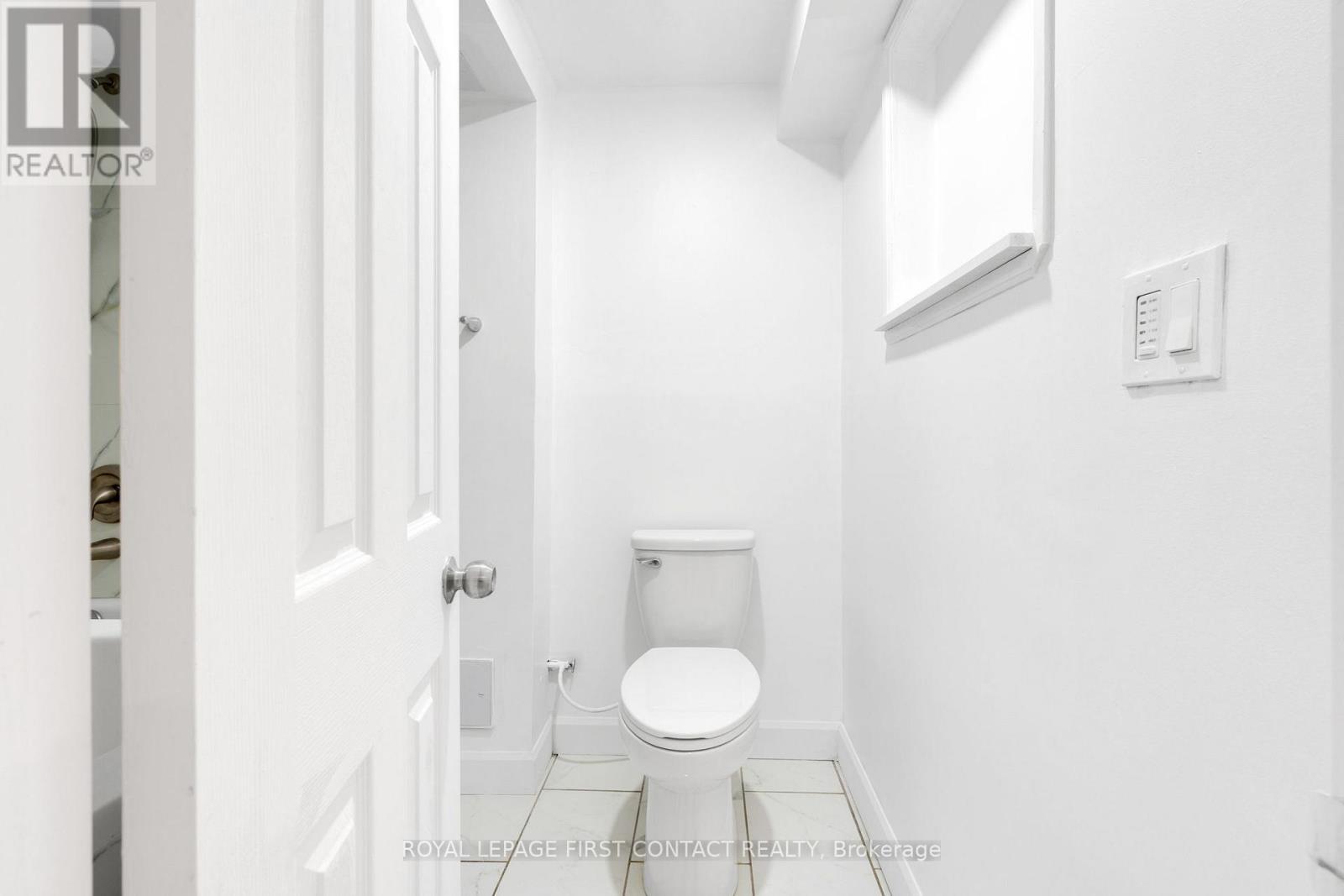 












16 WADDINGTON CRESCENT

,
Barrie,




Ontario
L4N8C8

