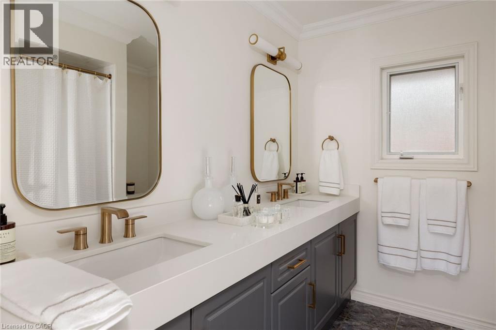 












2030 BANBURY Crescent

,
Oakville,




Ontario
L6H5P9

