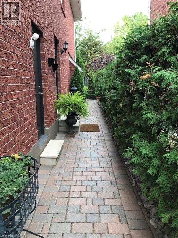












2030 BANBURY Crescent

,
Oakville,




Ontario
L6H5P9

