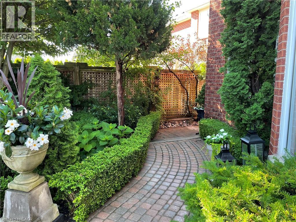 












2030 BANBURY Crescent

,
Oakville,




Ontario
L6H5P9

