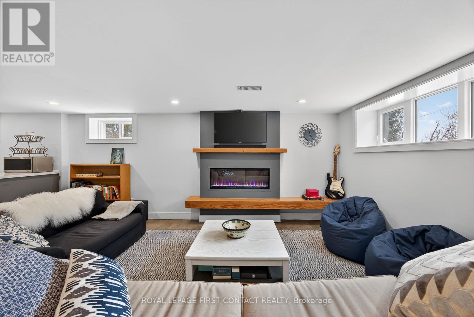 












162 KEMPENFELT DRIVE

,
Barrie,




Ontario
L4M1C2

