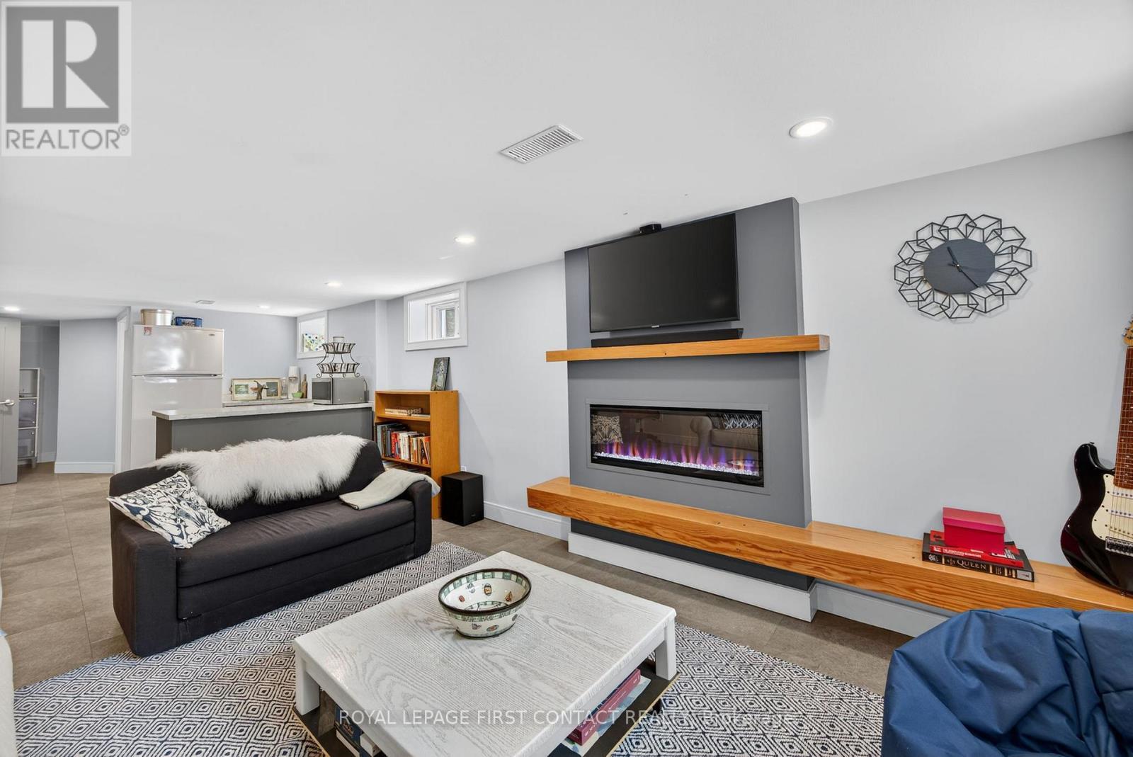 












162 KEMPENFELT DRIVE

,
Barrie,




Ontario
L4M1C2

