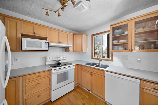 









130


Lake Village

RD,
Winnipeg,




MB
R3T 4M8

