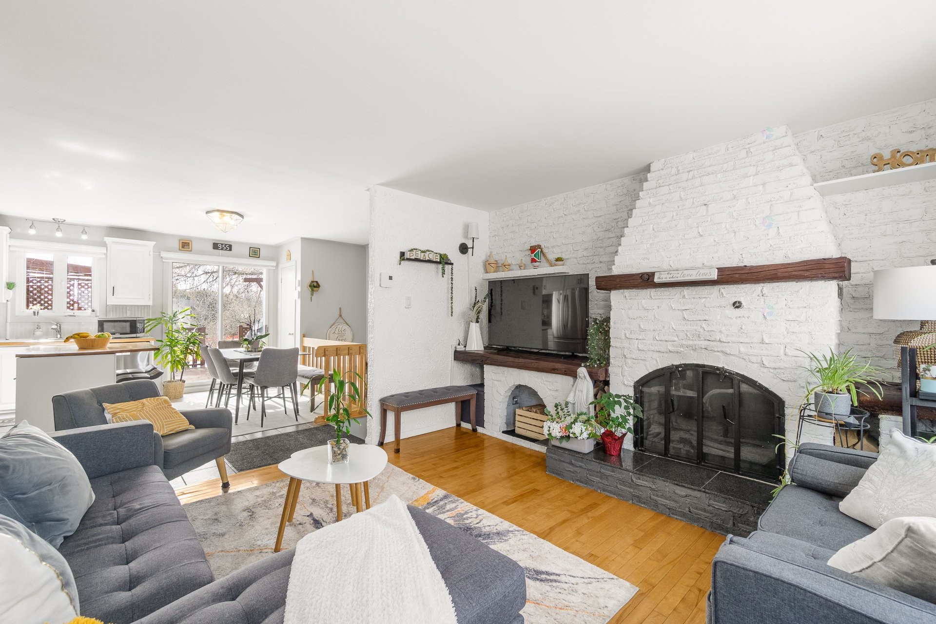 









122


Place Monseigneur-Comtois

,
Trois-Rivières,




QC
G8T1X3

