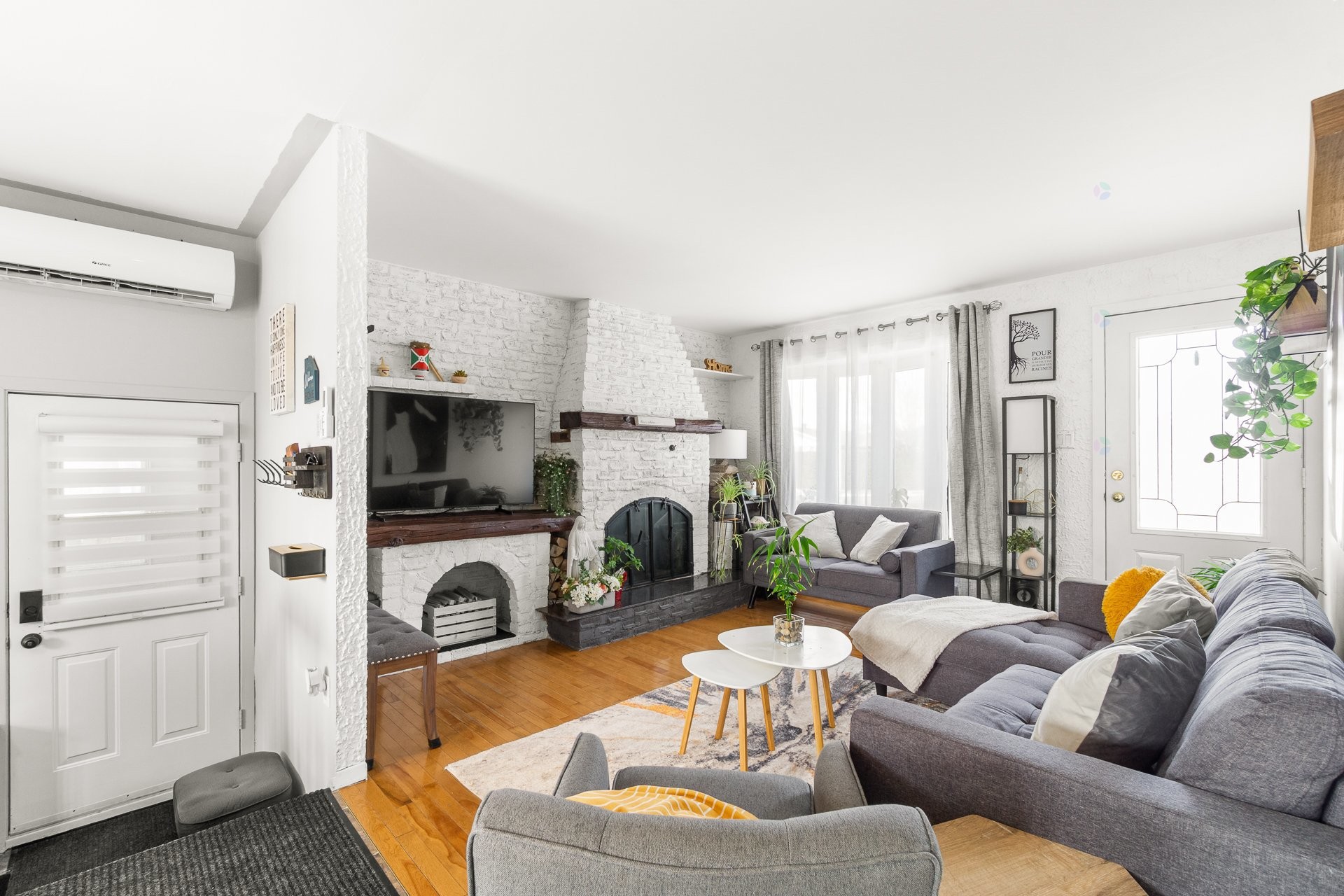 









122


Place Monseigneur-Comtois

,
Trois-Rivières,




QC
G8T1X3


