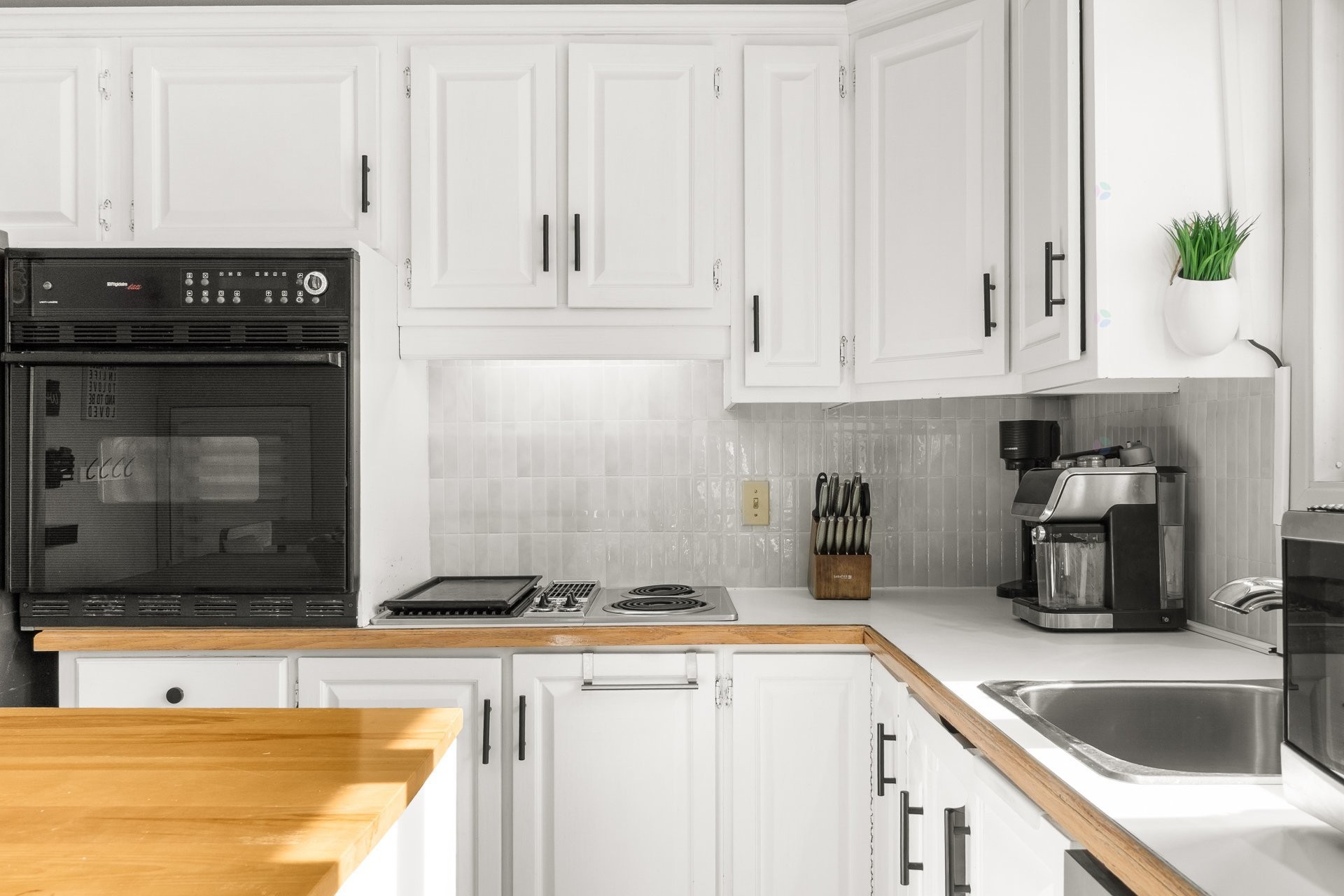 









122


Place Monseigneur-Comtois

,
Trois-Rivières,




QC
G8T1X3

