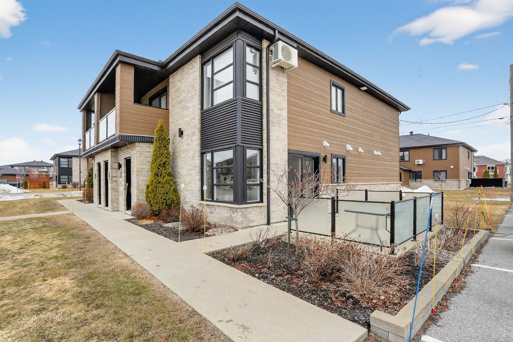 









1390


Rue Pierre-Launière

,
Trois-Rivières,




QC
G9B0V7

