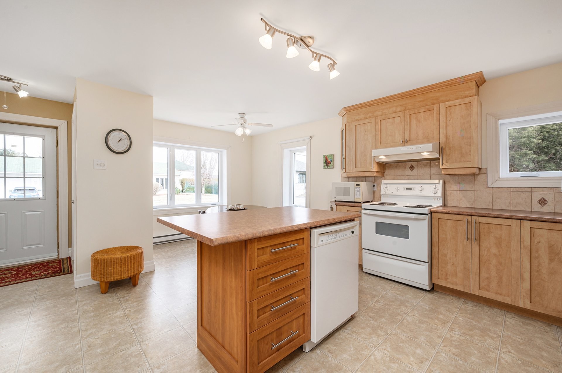 









312


Rue Lachapelle

,
Saint-François-du-Lac,




QC
J0G1M0

