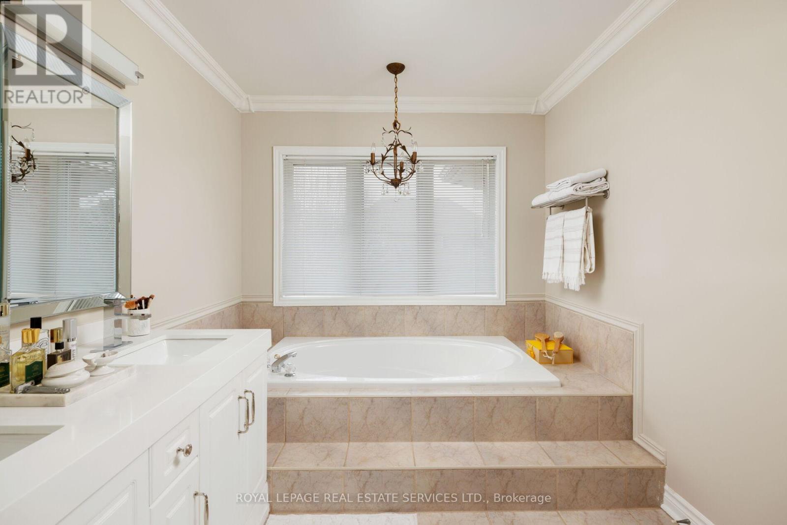 












2030 BANBURY CRESCENT

,
Oakville,




Ontario
L6H5P9

