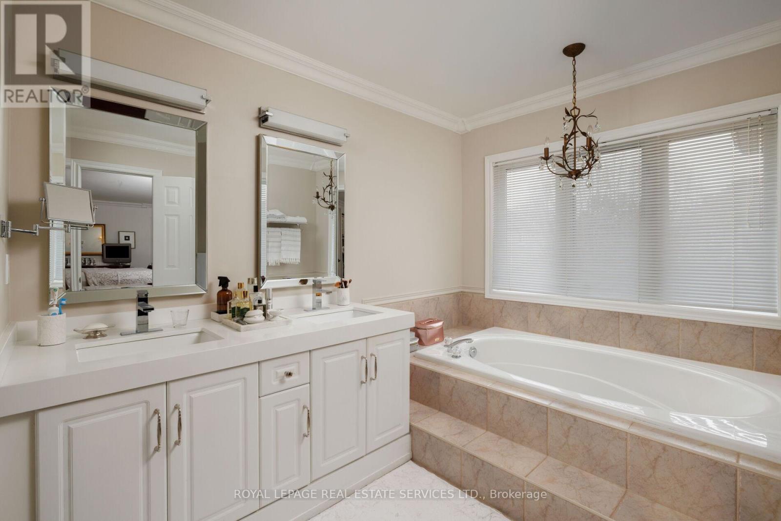 












2030 BANBURY CRESCENT

,
Oakville,




Ontario
L6H5P9

