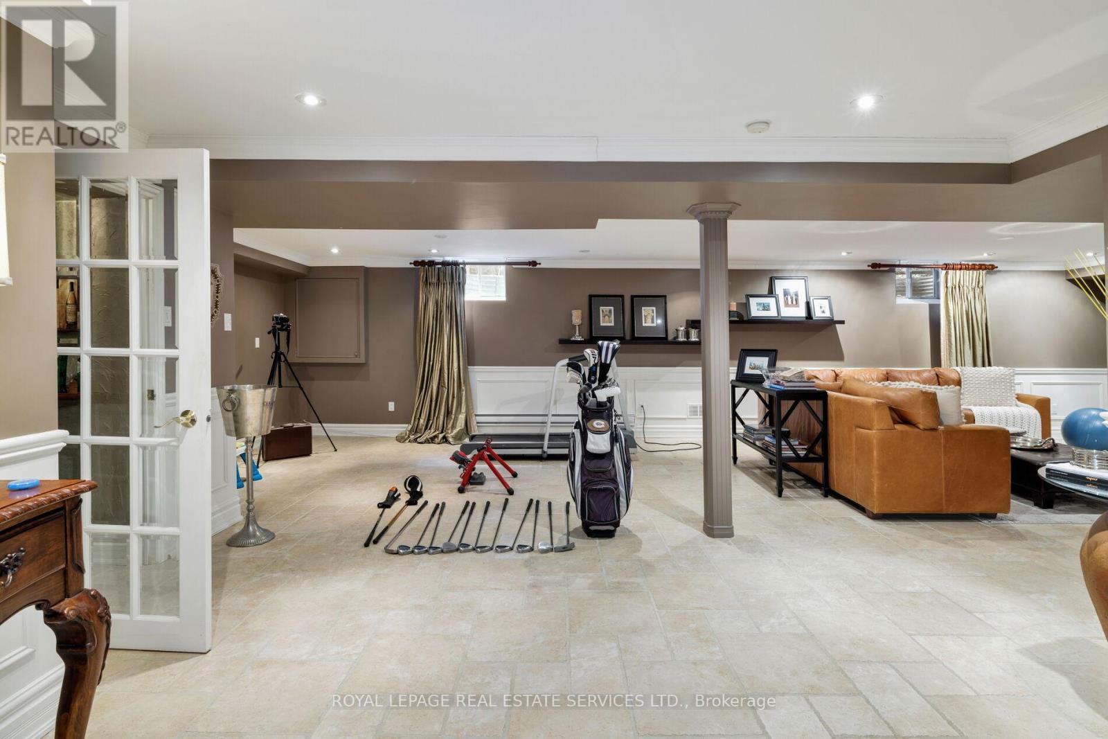 












2030 BANBURY CRESCENT

,
Oakville,




Ontario
L6H5P9

