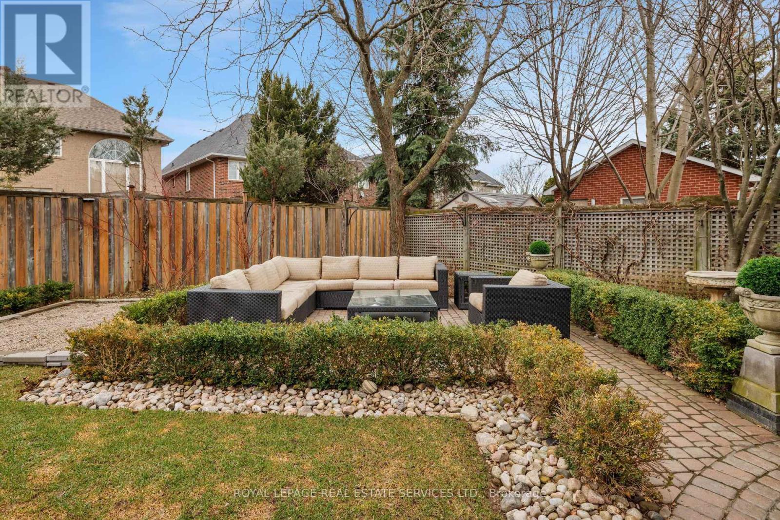 












2030 BANBURY CRESCENT

,
Oakville,




Ontario
L6H5P9

