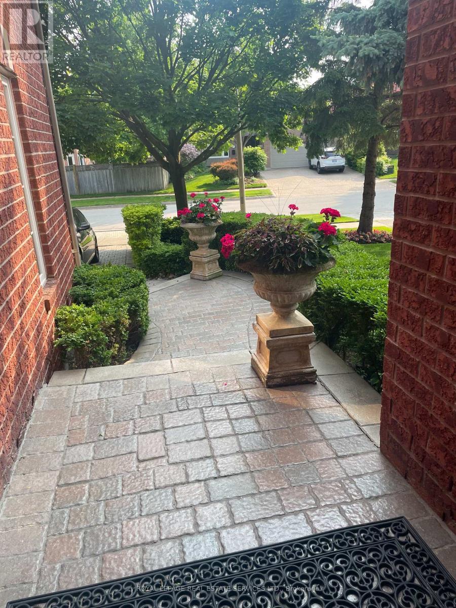 












2030 BANBURY CRESCENT

,
Oakville,




Ontario
L6H5P9

