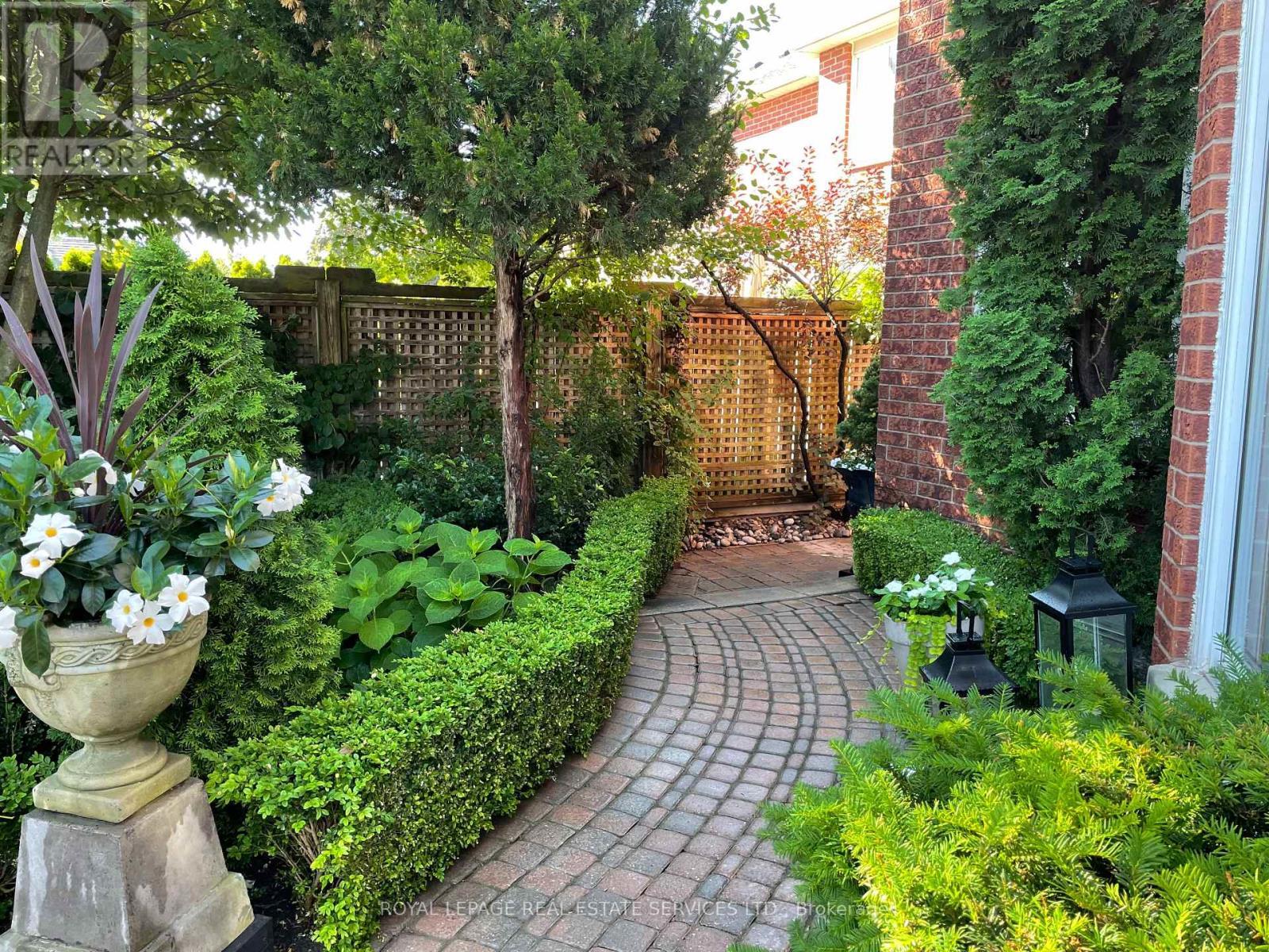 












2030 BANBURY CRESCENT

,
Oakville,




Ontario
L6H5P9

