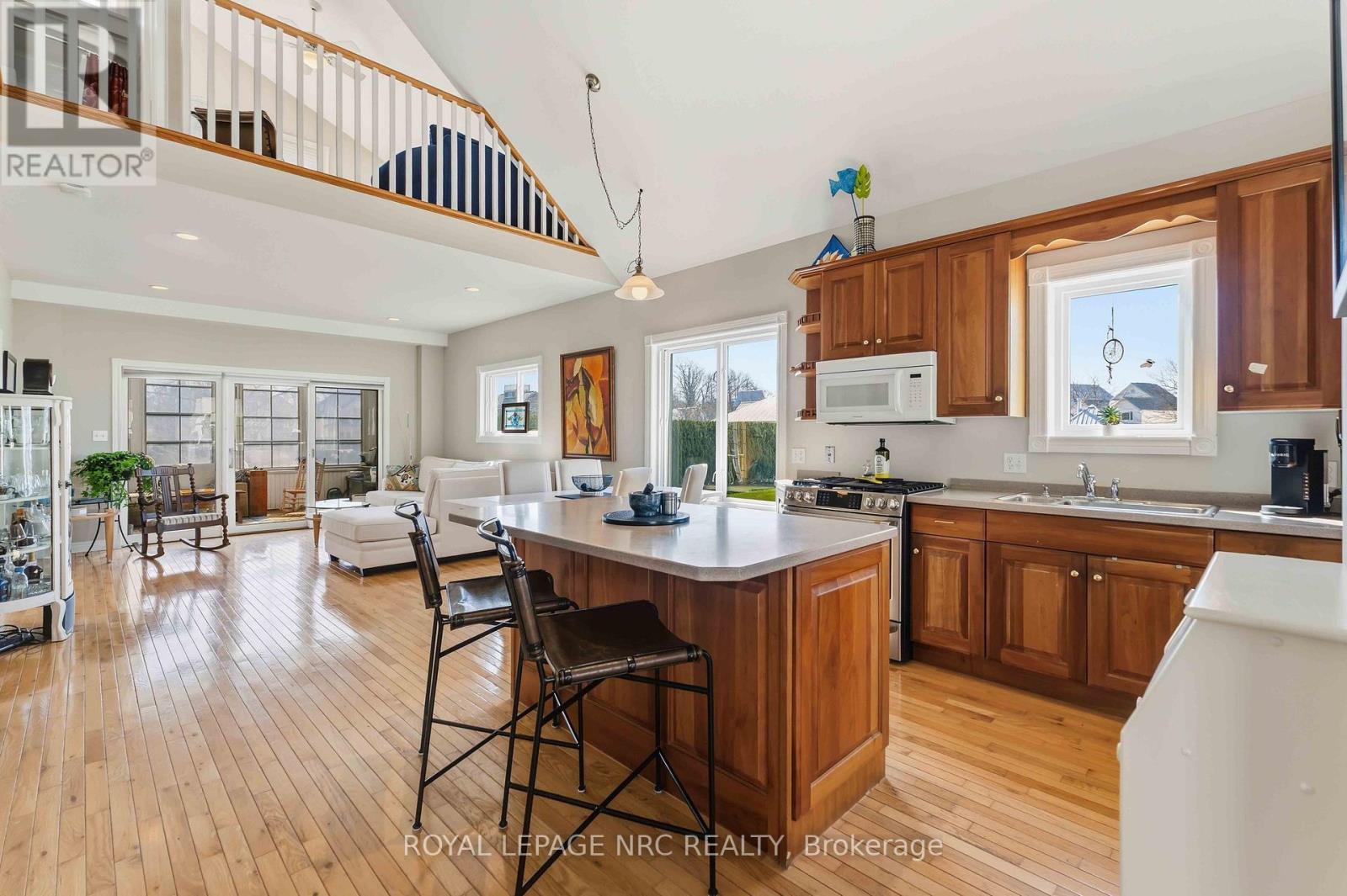 












40 NEWPORT BEACH BOULEVARD

,
Fort Erie (Crystal Beach),




Ontario
L0S1B0

