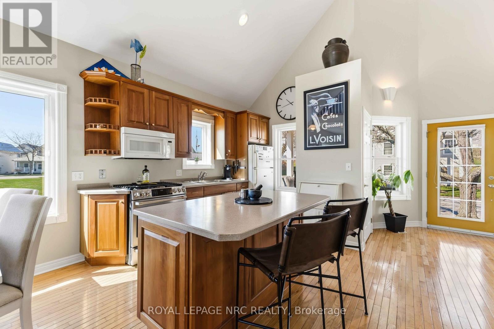 












40 NEWPORT BEACH BOULEVARD

,
Fort Erie (Crystal Beach),




Ontario
L0S1B0

