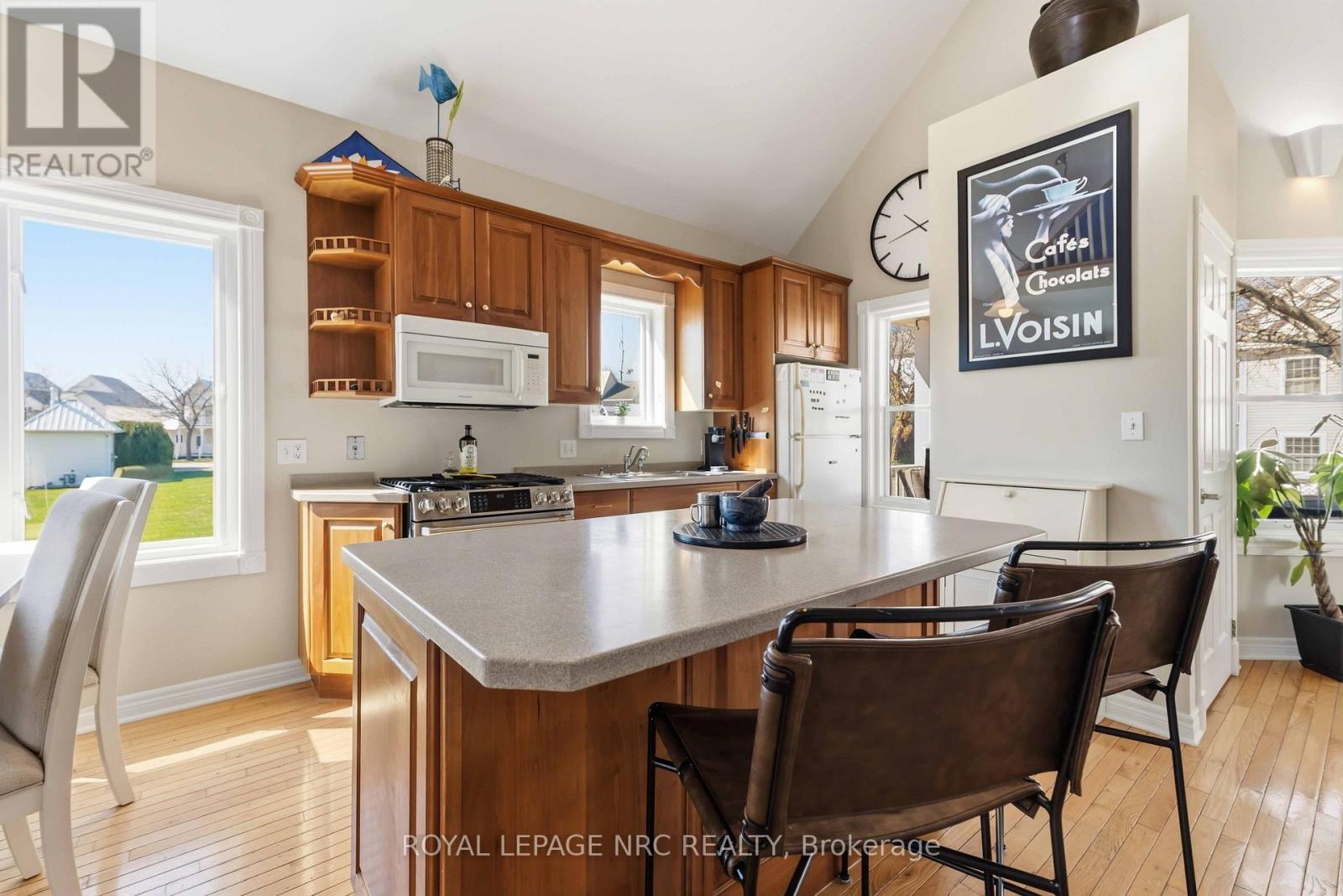 












40 NEWPORT BEACH BOULEVARD

,
Fort Erie (Crystal Beach),




Ontario
L0S1B0

