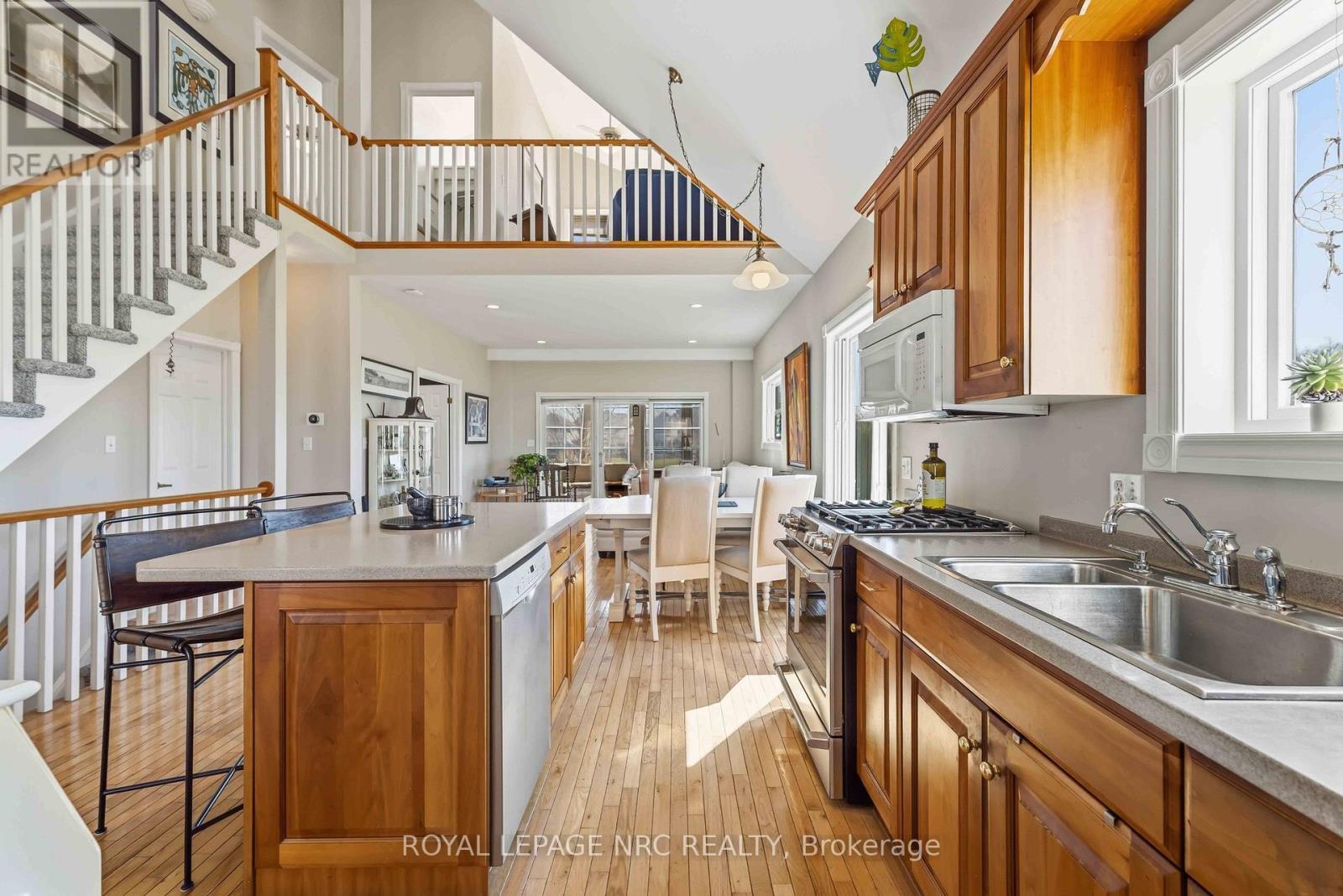 












40 NEWPORT BEACH BOULEVARD

,
Fort Erie (Crystal Beach),




Ontario
L0S1B0

