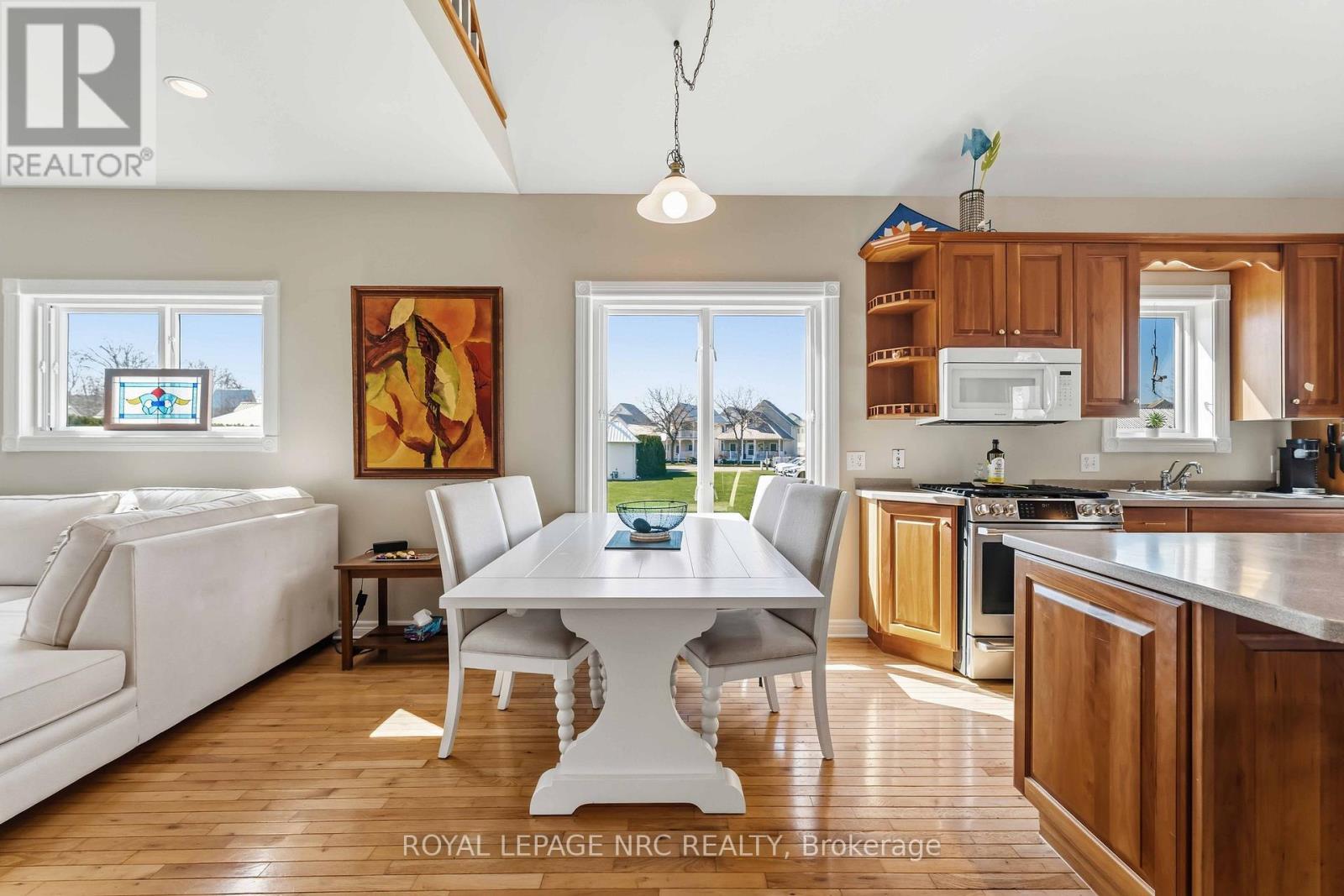 












40 NEWPORT BEACH BOULEVARD

,
Fort Erie (Crystal Beach),




Ontario
L0S1B0


