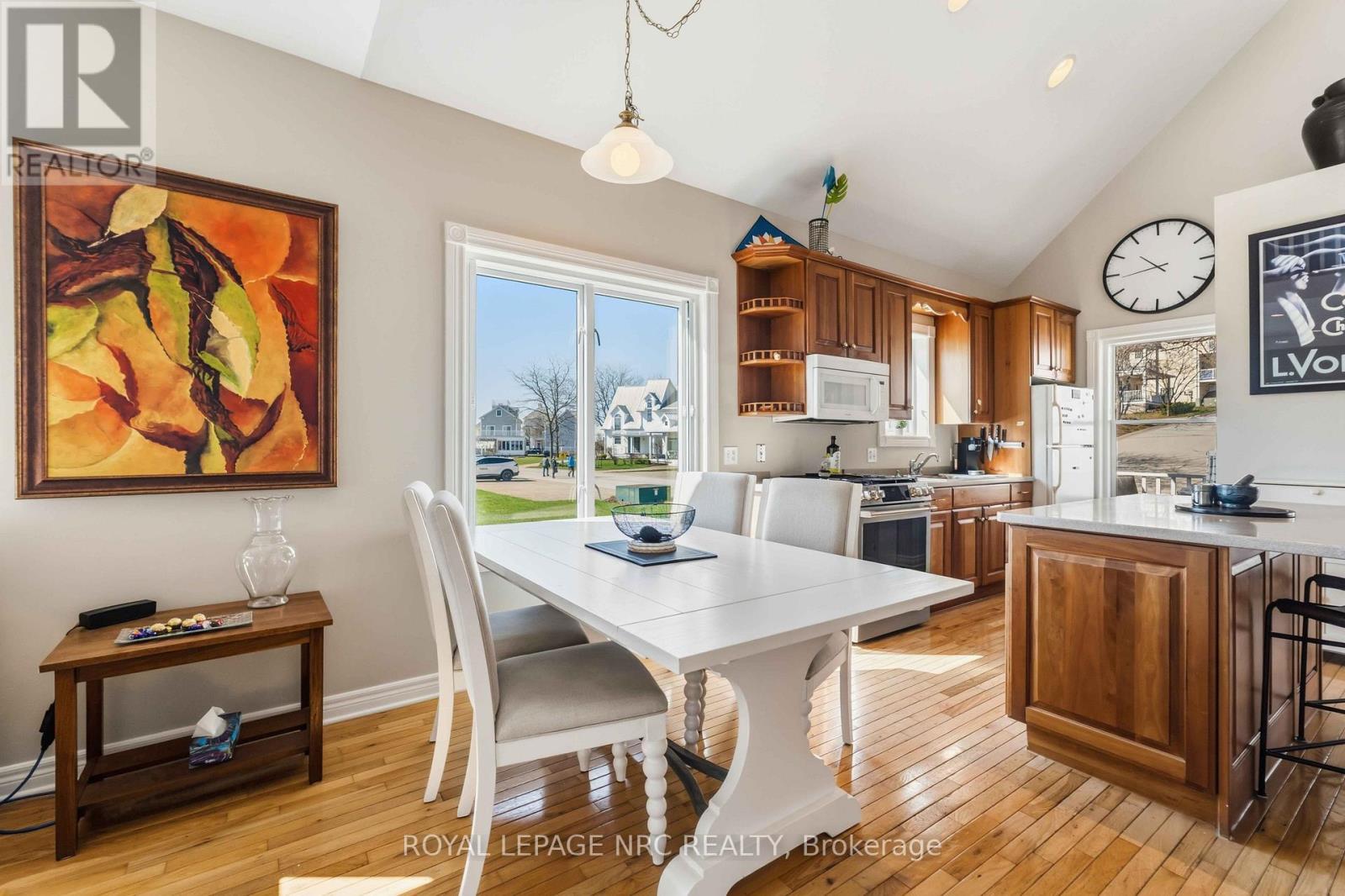 












40 NEWPORT BEACH BOULEVARD

,
Fort Erie (Crystal Beach),




Ontario
L0S1B0

