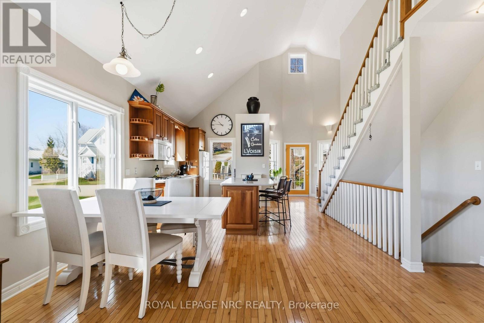 












40 NEWPORT BEACH BOULEVARD

,
Fort Erie (Crystal Beach),




Ontario
L0S1B0

