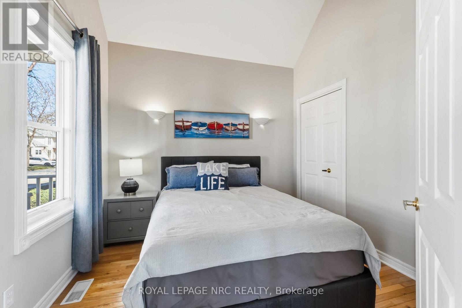 












40 NEWPORT BEACH BOULEVARD

,
Fort Erie (Crystal Beach),




Ontario
L0S1B0

