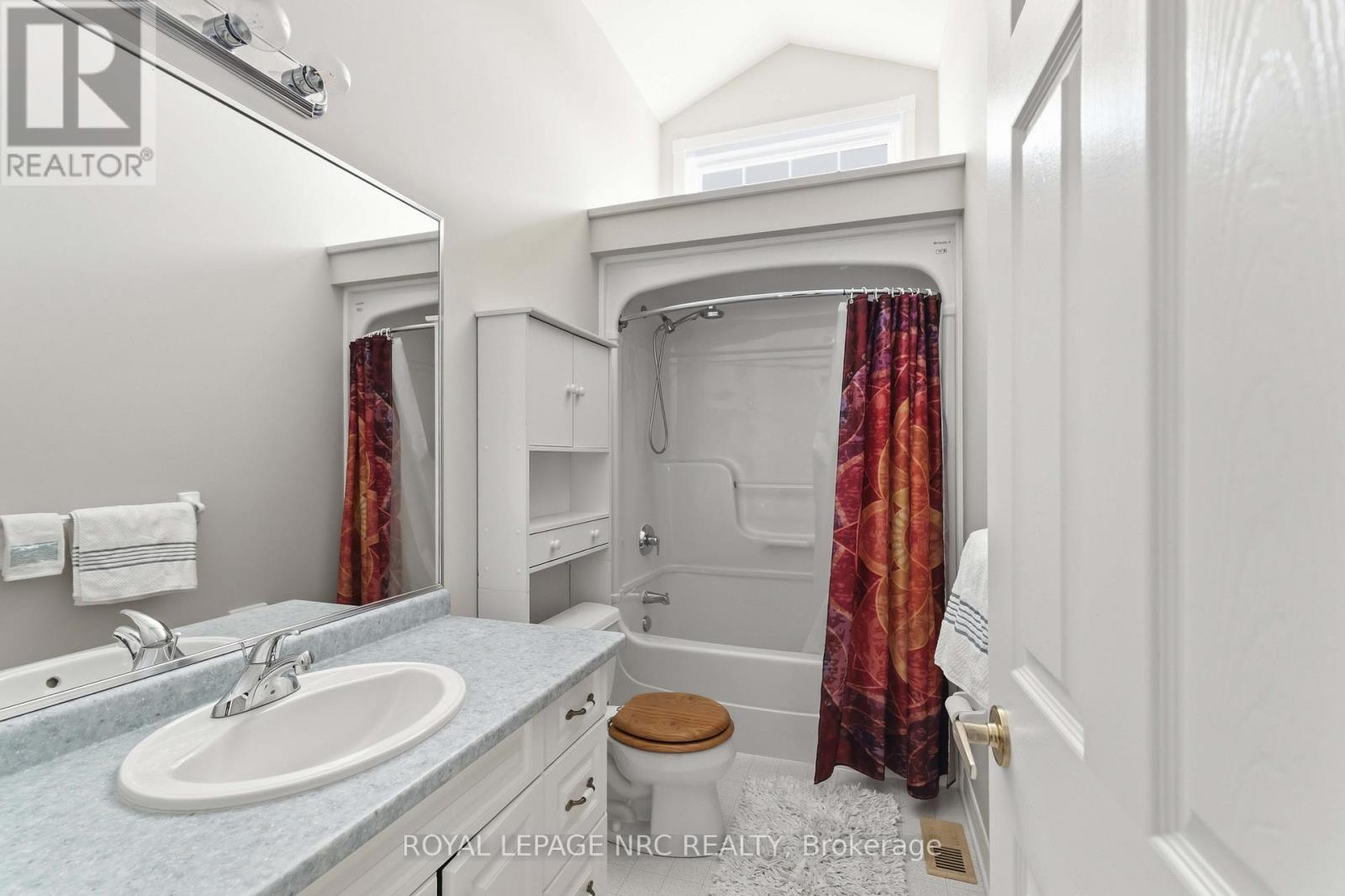 












40 NEWPORT BEACH BOULEVARD

,
Fort Erie (Crystal Beach),




Ontario
L0S1B0

