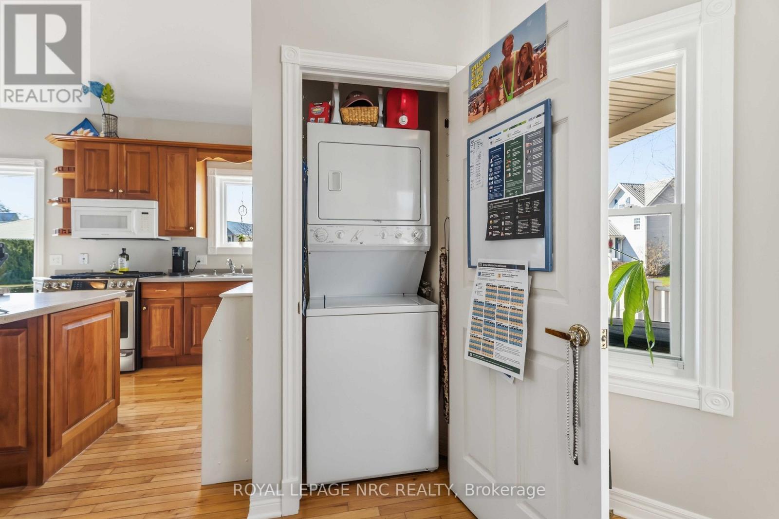 












40 NEWPORT BEACH BOULEVARD

,
Fort Erie (Crystal Beach),




Ontario
L0S1B0

