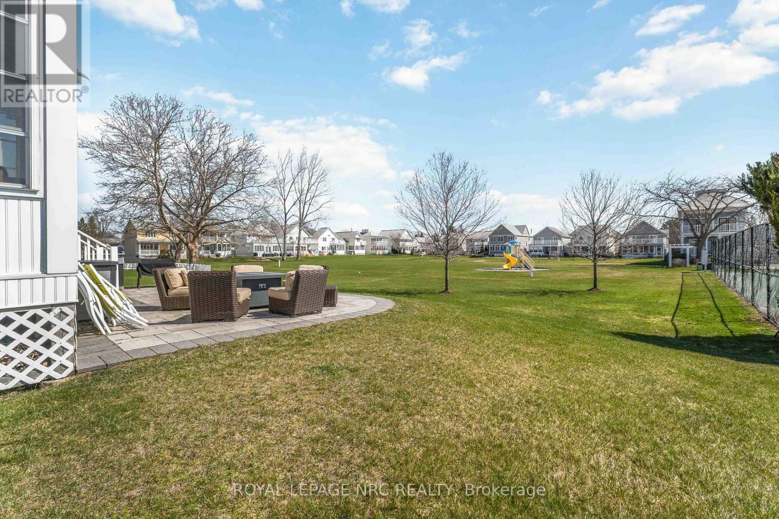 












40 NEWPORT BEACH BOULEVARD

,
Fort Erie (Crystal Beach),




Ontario
L0S1B0

