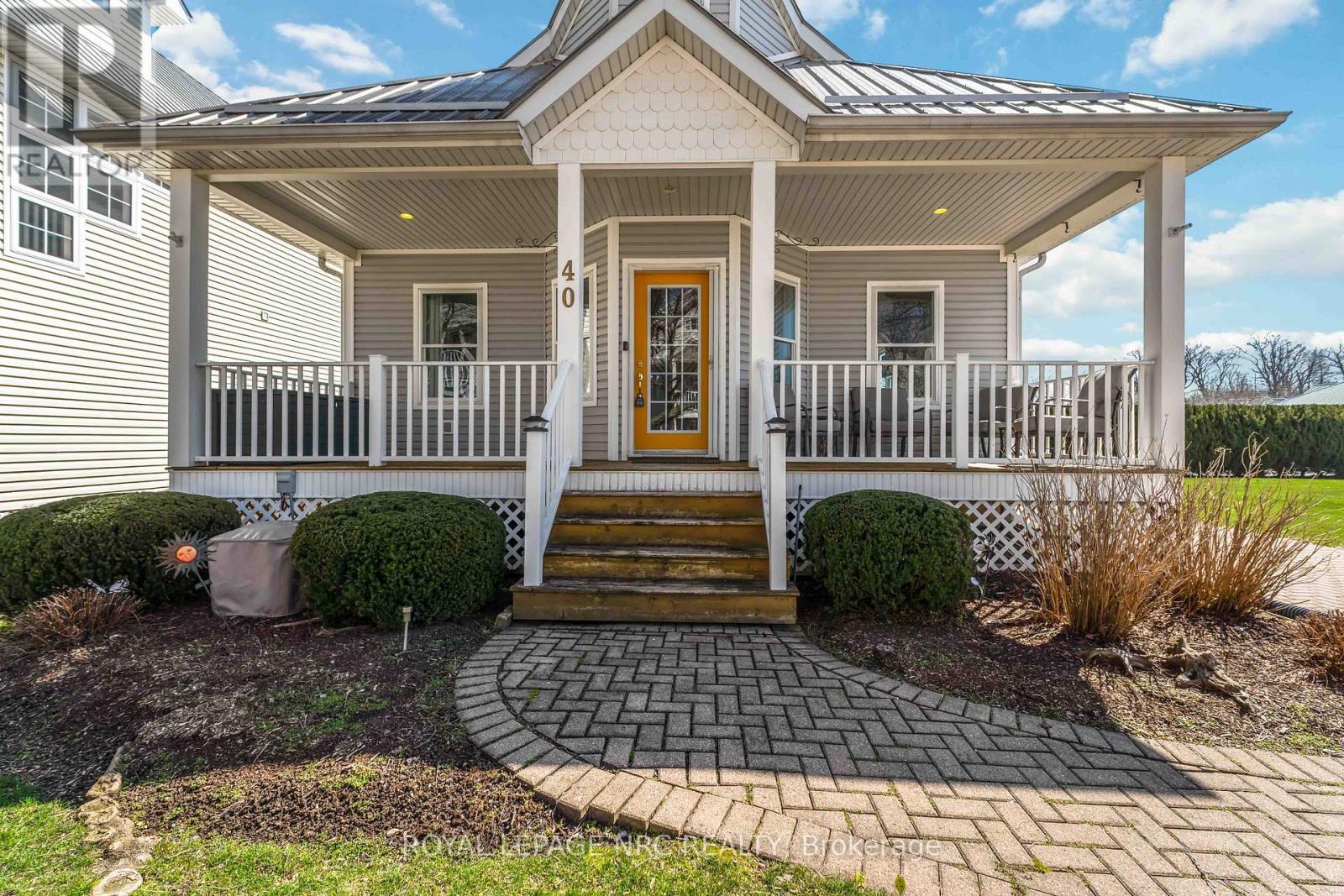 












40 NEWPORT BEACH BOULEVARD

,
Fort Erie (Crystal Beach),




Ontario
L0S1B0

